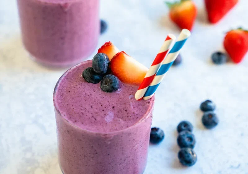 Strawberry and blueberry smoothie