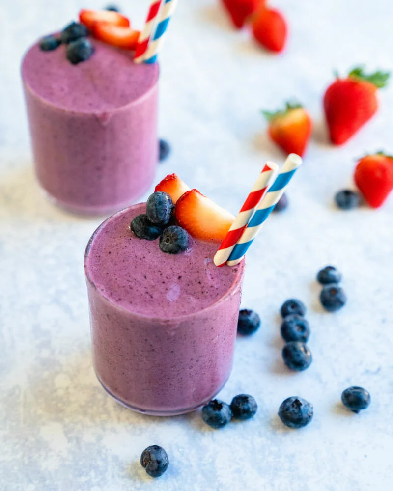 strawberry and blueberry smoothie