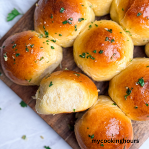 garlic butter dinner rolls