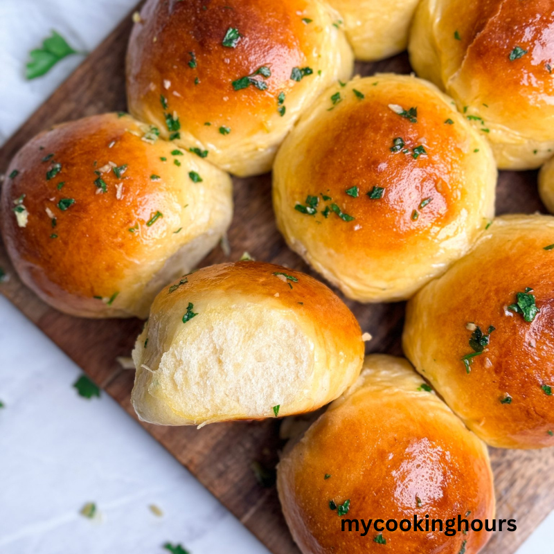 Garlic Butter Dinner Rolls