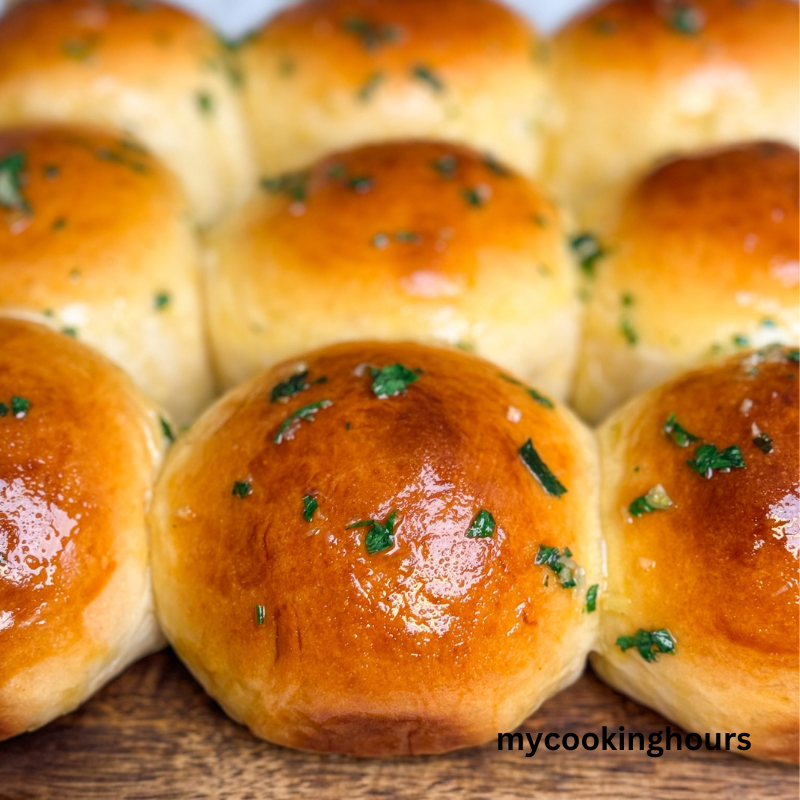 Garlic Butter Dinner Rolls