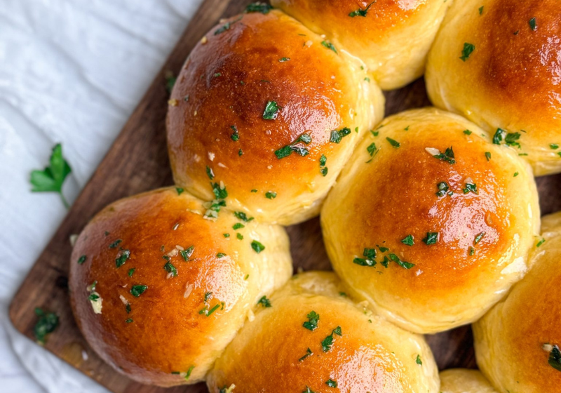 Garlic butter dinner rolls